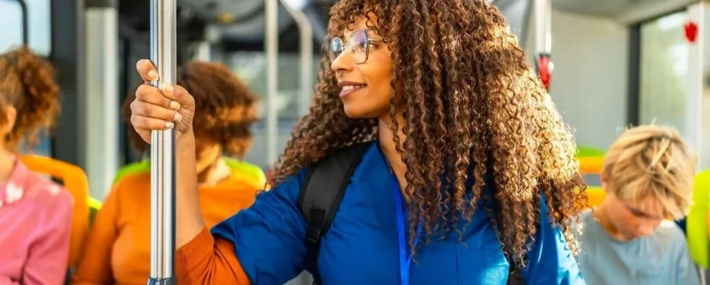 Enfermera extranjera llevando una vida cotidiana estable en Alemania
